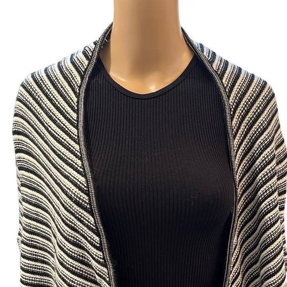 Beautiful and cozy waterfall cardigan - Picture 4 of 5